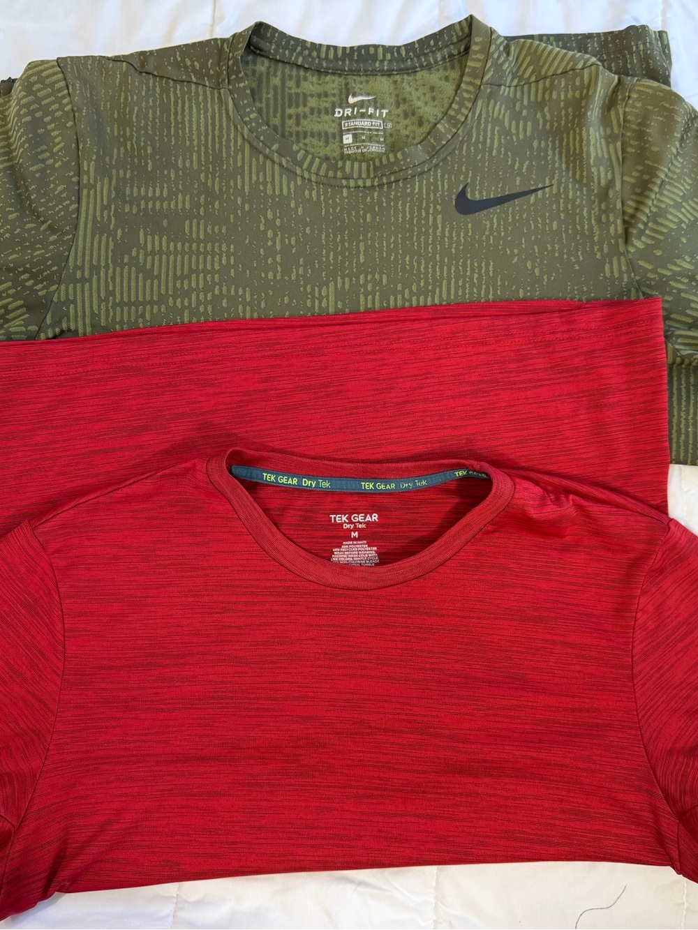 Bundle of 2 Nike Olive Green & TEK Gear Red Size Medium